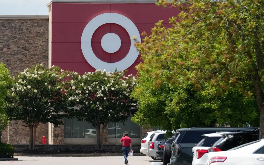 Retailers See Mixed Sales as Consumers Tighten, Not Retreat